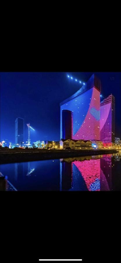 Panorama Aparthotel Orbi City Batumi Bagian luar foto