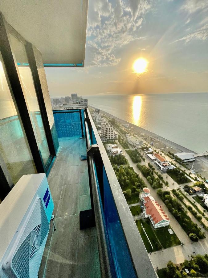 Panorama Aparthotel Orbi City Batumi Bagian luar foto