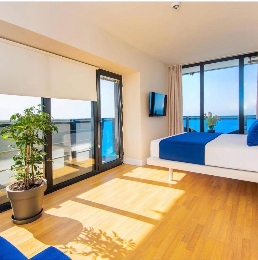 Panorama Aparthotel Orbi City Batumi Bagian luar foto