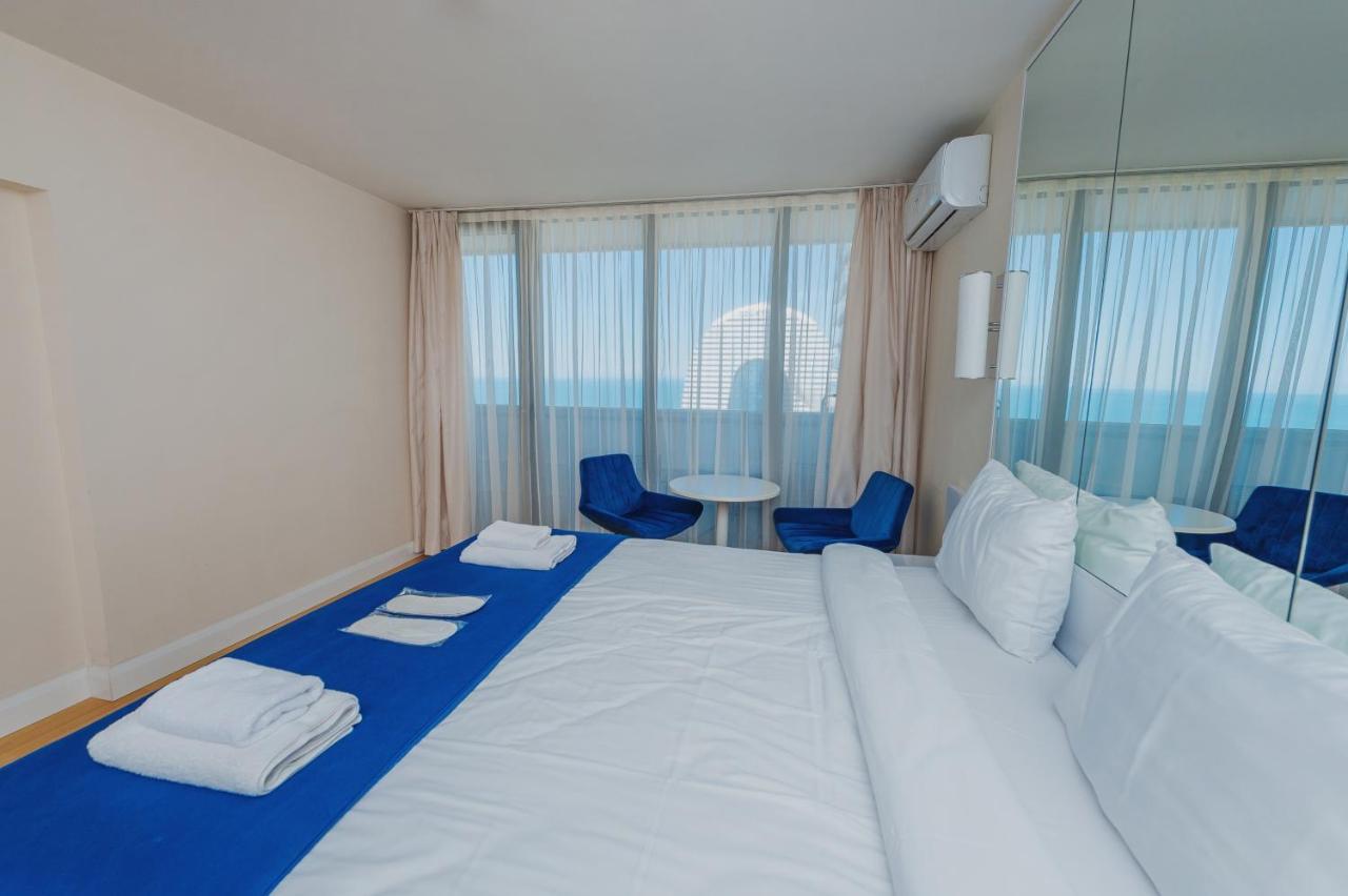 Panorama Aparthotel Orbi City Batumi Bagian luar foto