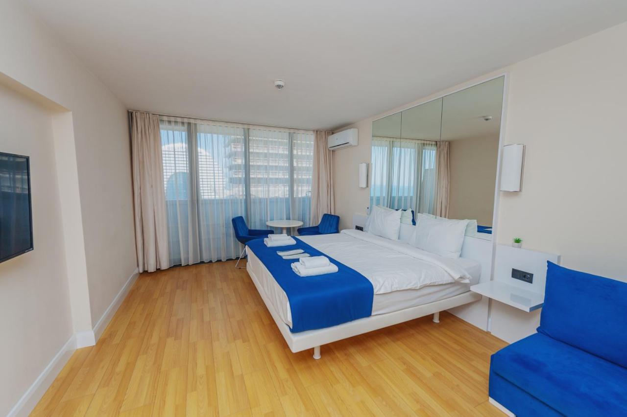 Panorama Aparthotel Orbi City Batumi Bagian luar foto
